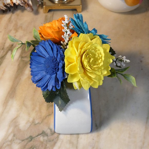 Rainbow planter with 4 pretty coordinating Sola wood flowers - Picture 5 of 7